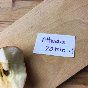 Attendre 20 min à 2 heures en fonction de la variété de pomme choisie. Observer et annoter les résultats dans un tableau
